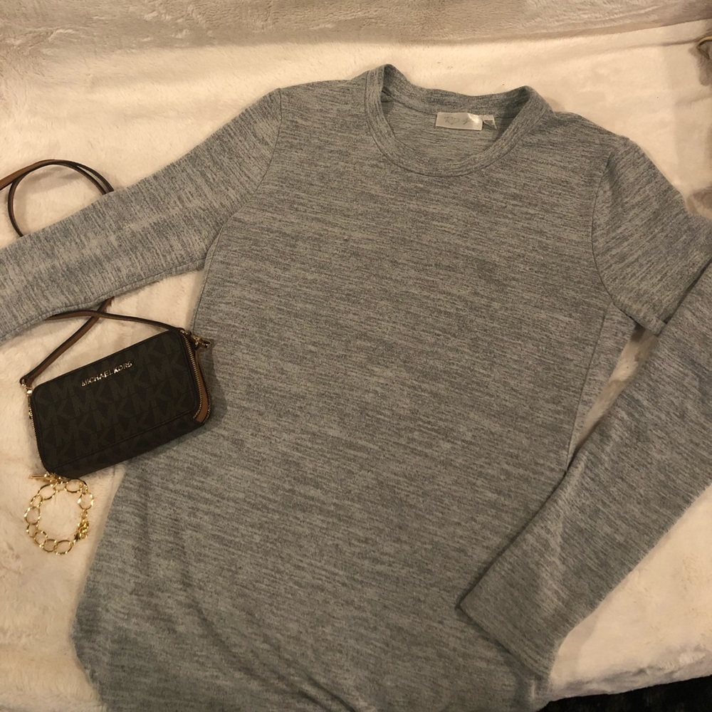 Long sleeve gray knit tee super soft Sz small